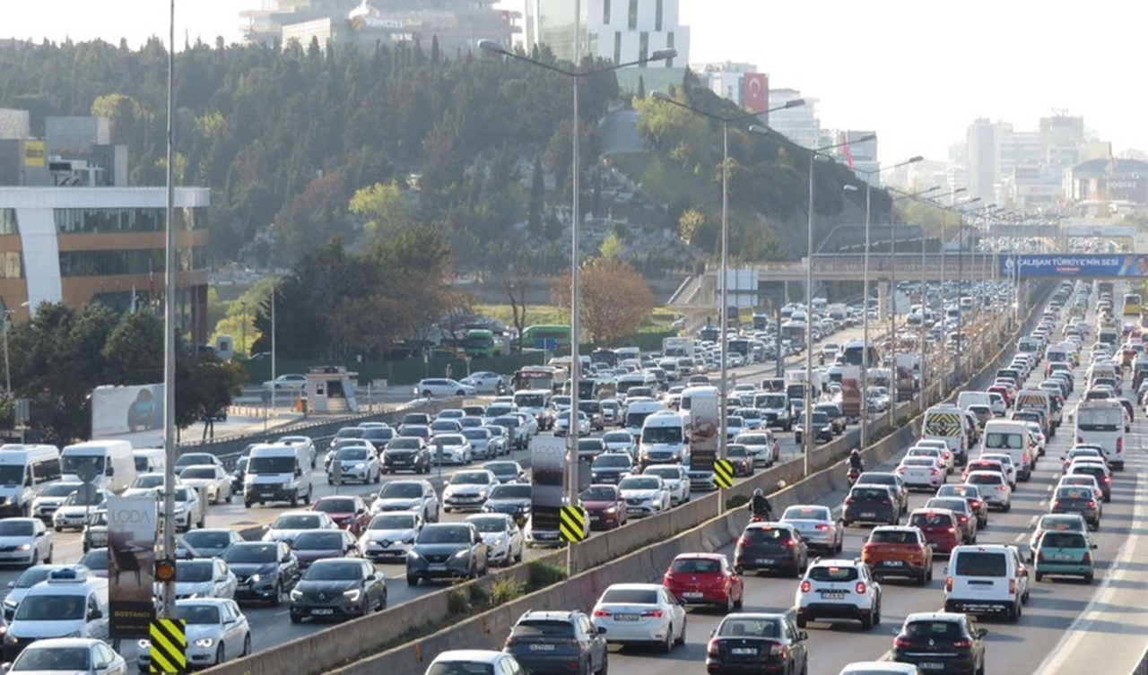 Büyük İstanbul Mitingi nedeniyle bazı yollar trafiğe kapatıldı
