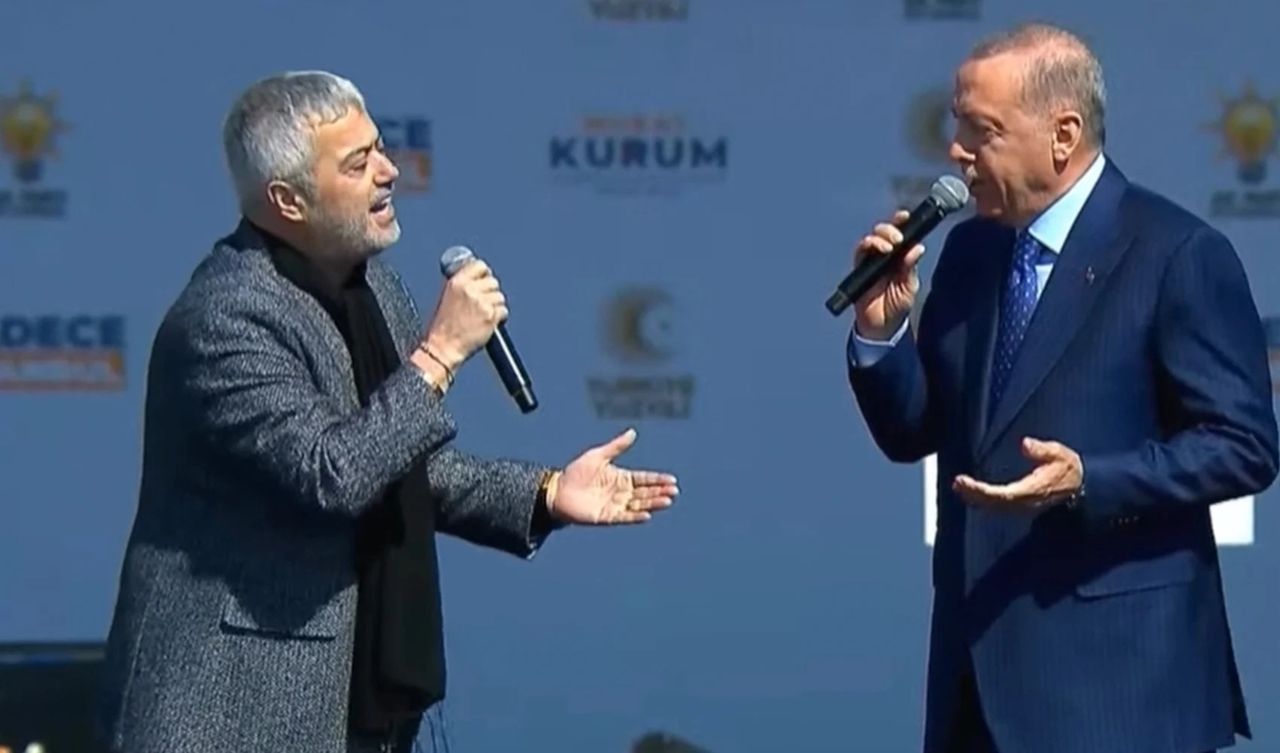 Cumhurbaşkanı Erdoğan, İstanbul mitinginde Cengiz Kurtoğlu ile şarkı söyledi