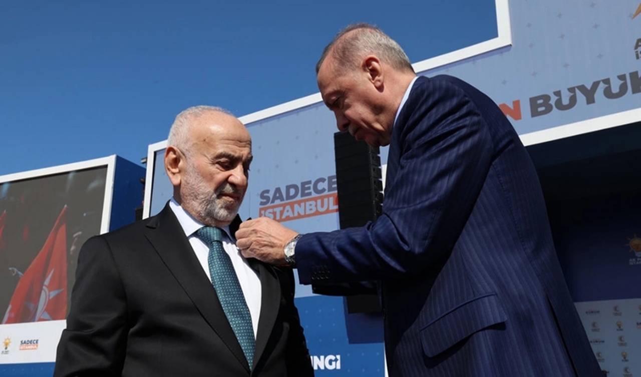 Suat Pamukçu AK Parti'ye katıldı: Cumhurbaşkanı Erdoğan rozeti taktı